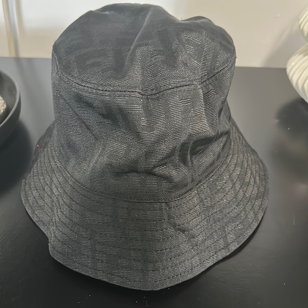 Black bucket hat